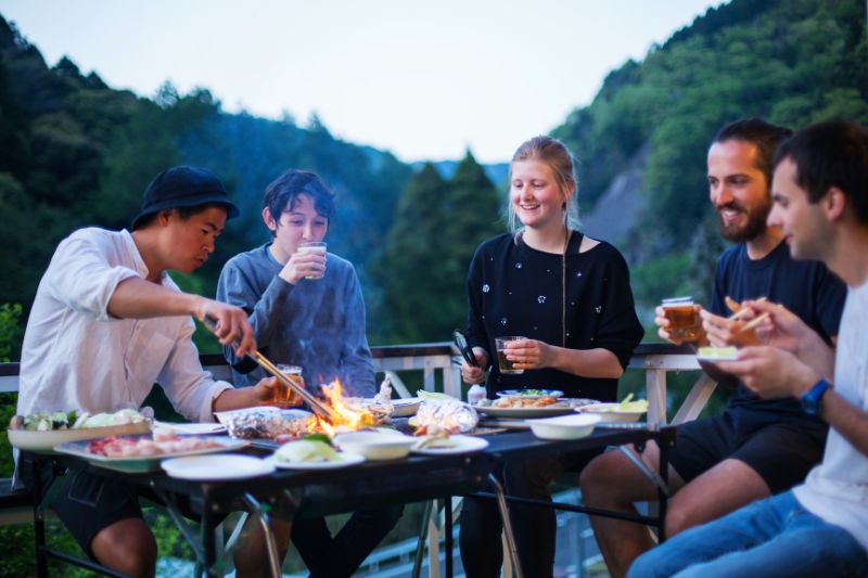 group of friends eating outdoors