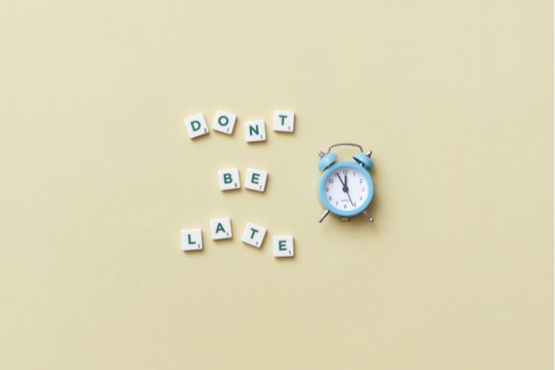 don't be late graphic with alarm clock